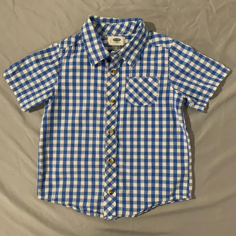 Old Navy boys’ short-sleeve button-down shirt in blue & white gingham check 5T